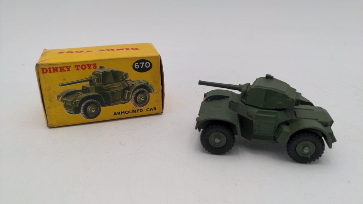 Dinky 670 Die Cast Military Green Armoured Car EX/Box