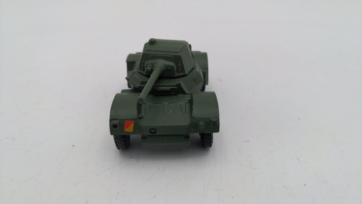 Dinky 670 Die Cast Military Green Armoured Car EX/Box