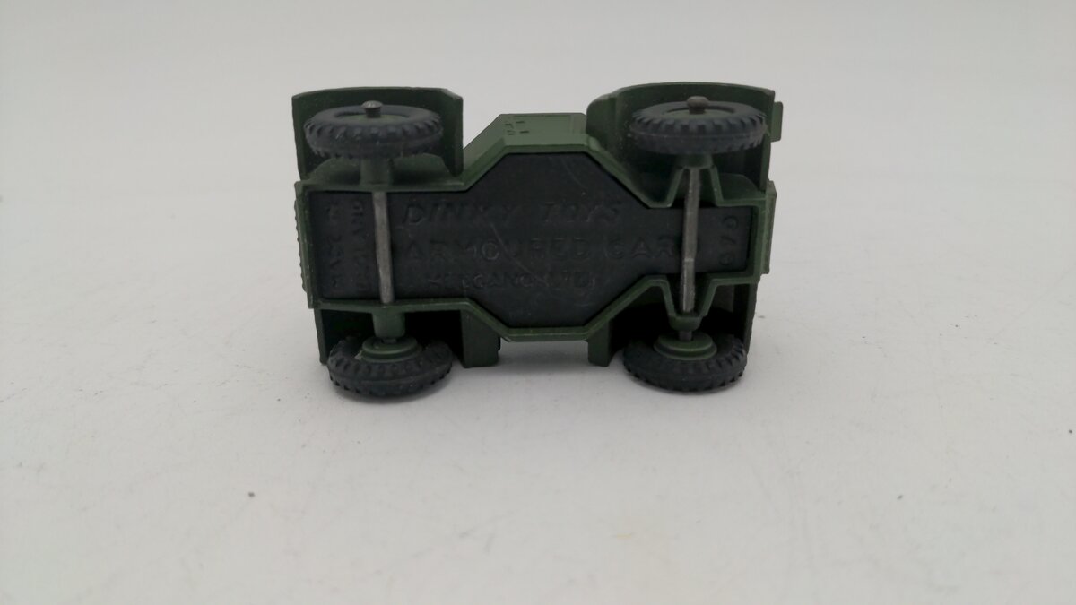 Dinky 670 Die Cast Military Green Armoured Car EX/Box
