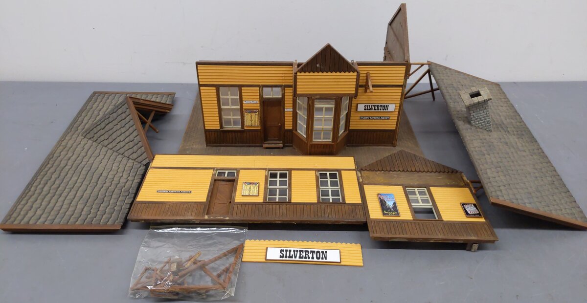 Pola 907 Silverton Railroad Station- Assembled VG