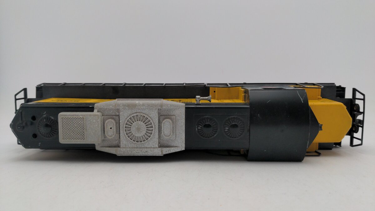 Lionel 6-8776 O Chicago & Northwestern GP20 Powered Diesel Locomotive VG