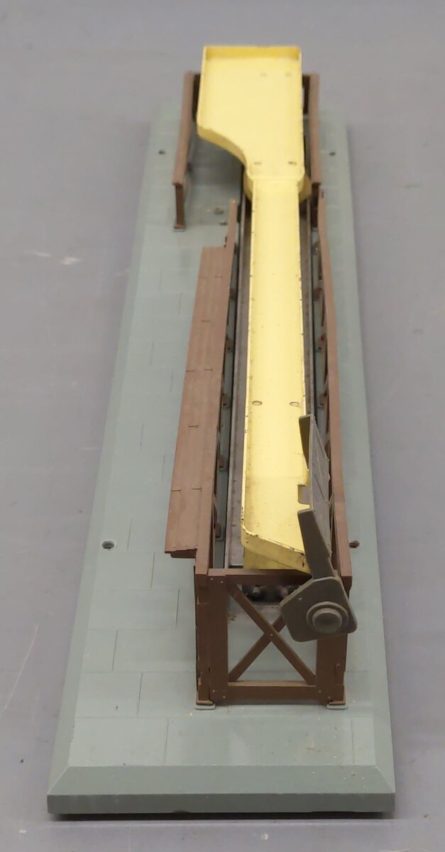 Lionel 362 Vintage O Operating Barrel Loader Ramp/Box