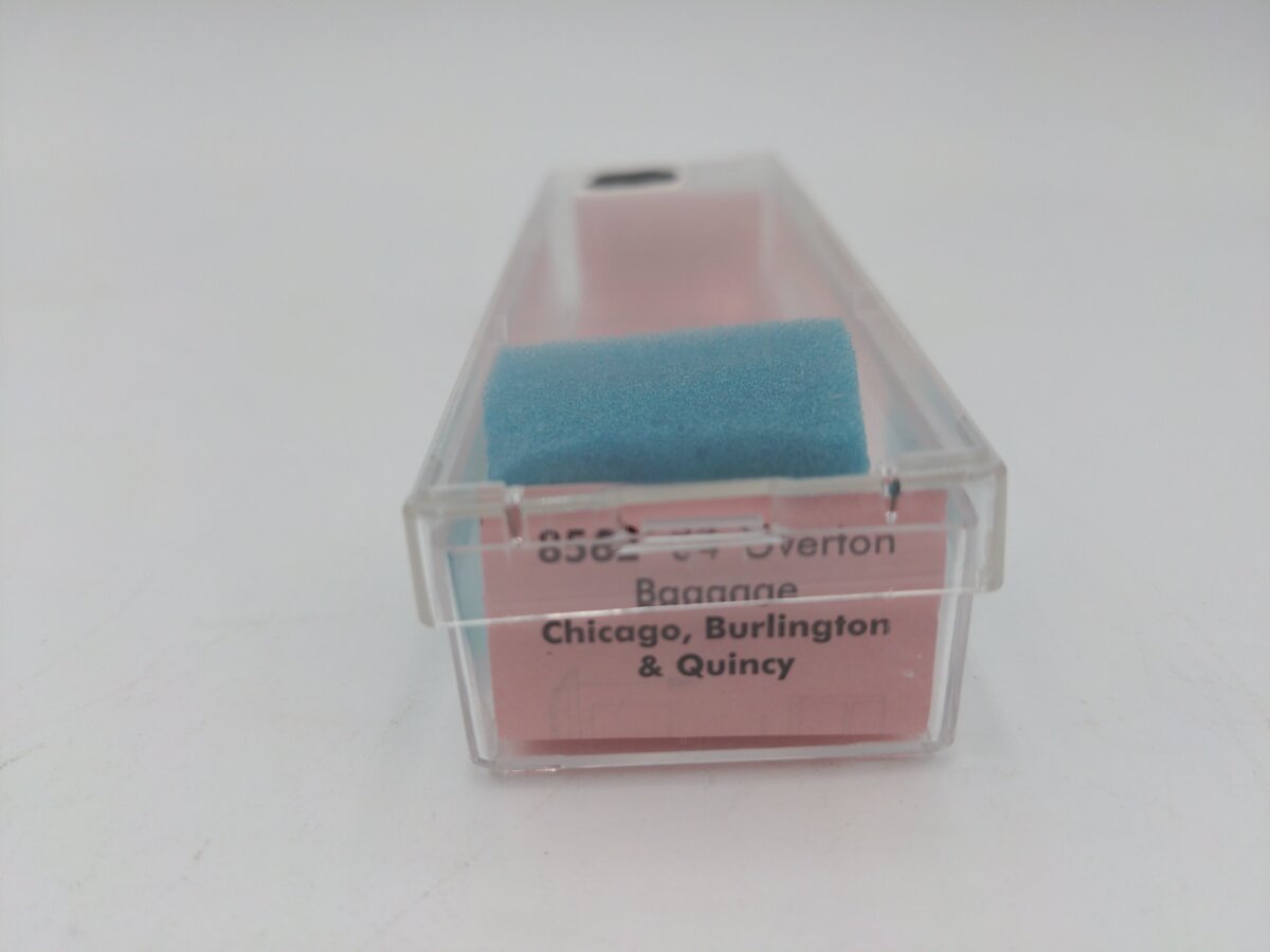 Roundhouse 8562 N Scale Chicago Burlington & Quincy 34' Overton Baggage Car Kit. LN/Box