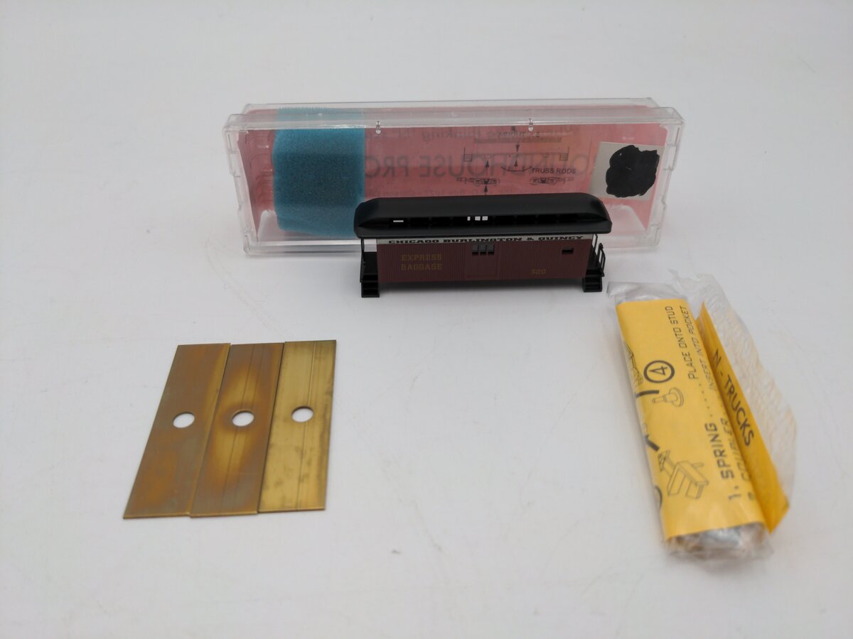Roundhouse 8562 N Scale Chicago Burlington & Quincy 34' Overton Baggage Car Kit. LN/Box