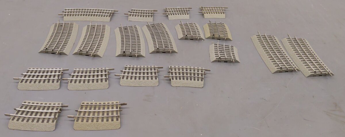 Lionel O Gauge FasTrack Assortment 6-16834, 6-16834, 6-81662,  6-12055 [17] EX