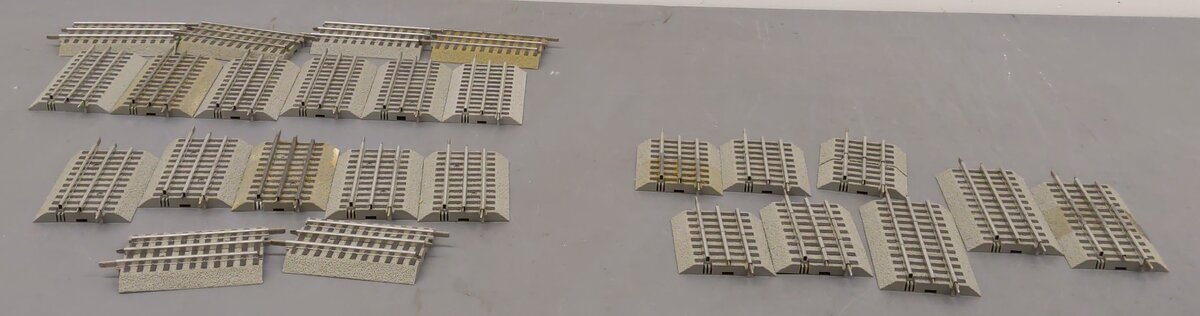 Lionel Assorted Straight Track Sections 1.75 4.5 and 5.0 Inch Track Pieces [37] EX