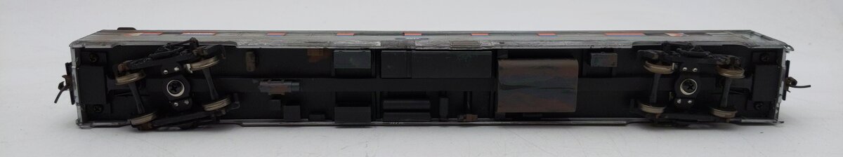 Walthers 932-6301 HO Scale Amtrak Phase 1 85' Budd 46-Seat Coach Car Weathered LN/Box