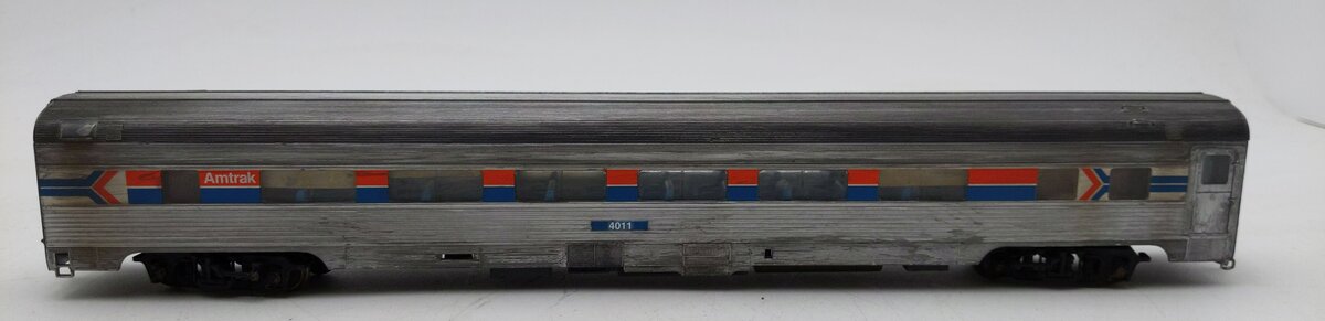 Walthers 932-6301 HO Scale Amtrak Phase 1 85' Budd 46-Seat Coach Car Weathered LN/Box