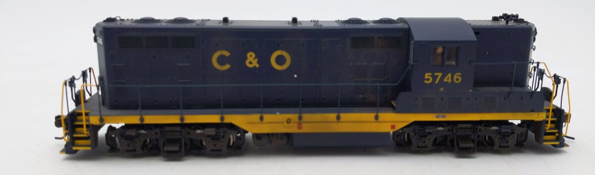 Atlas HO Scale Chesapeake & Ohio GP-7 Locomotive 35746 Weathered/Box
