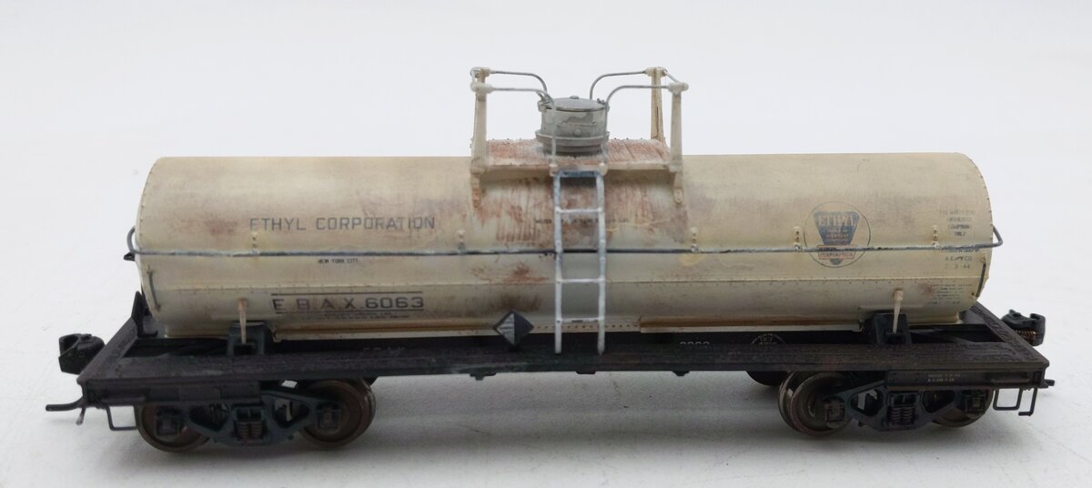 Broadway Limited 7666 HO EBAX 1950s Scheme 6000 Gallon Tank Car Weathered/Box