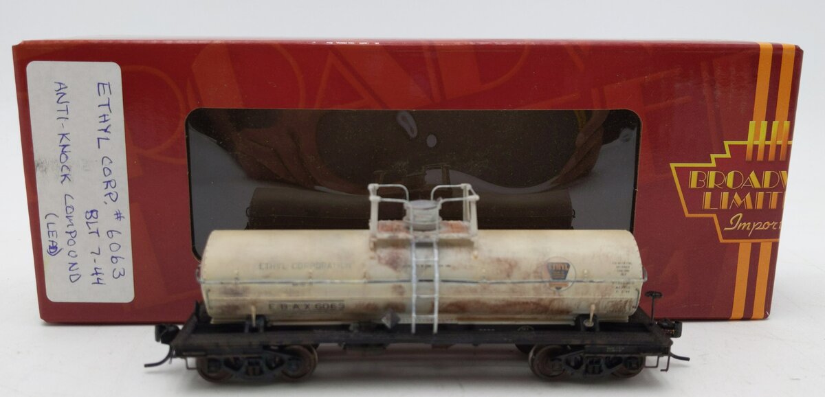 Broadway Limited 7666 HO EBAX 1950s Scheme 6000 Gallon Tank Car Weathered/Box