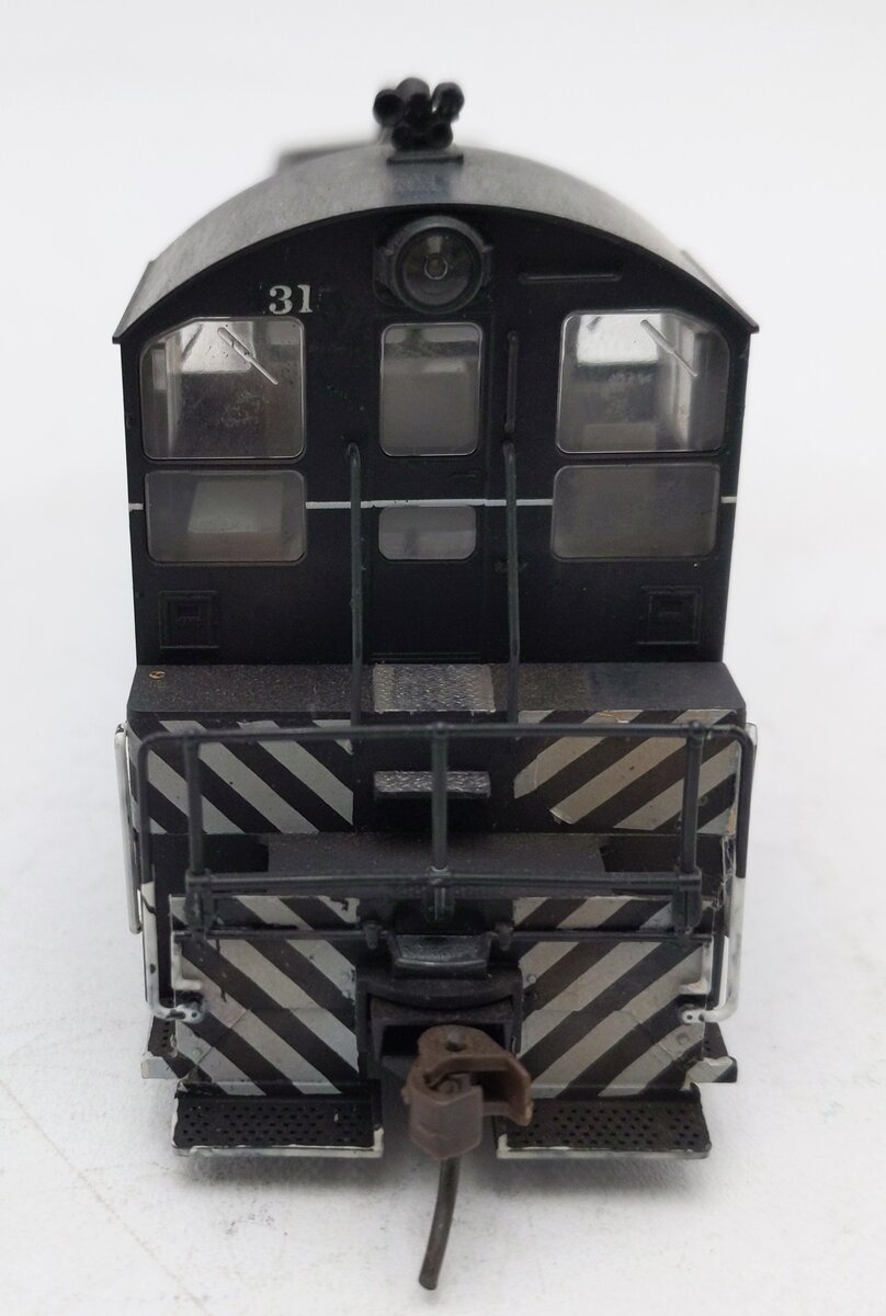 Kato 37-10C HO Scale BTRR 2 Diesel Locomotive #31 Weathered