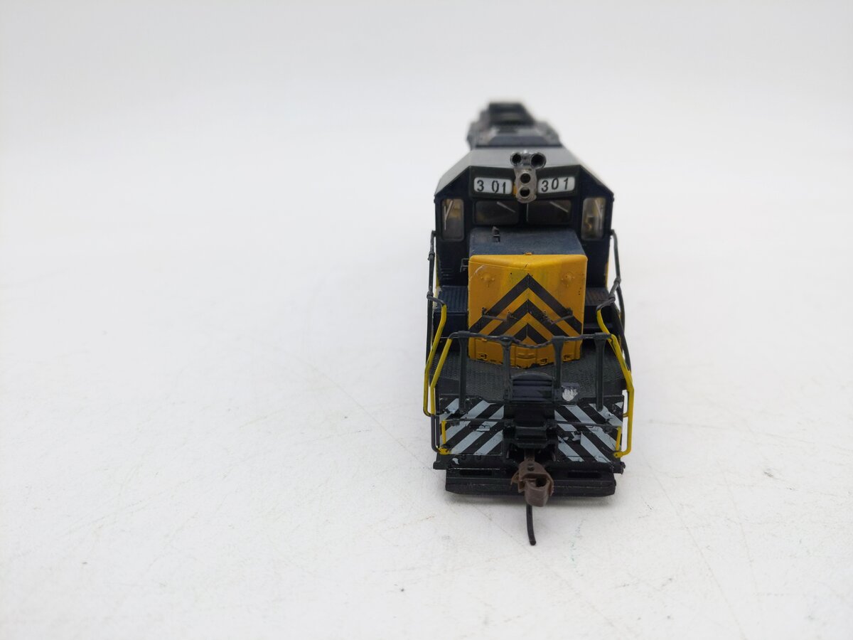 Kato  HO BTRR EMD SD40 Diesel Locomotive #301 -Weathered