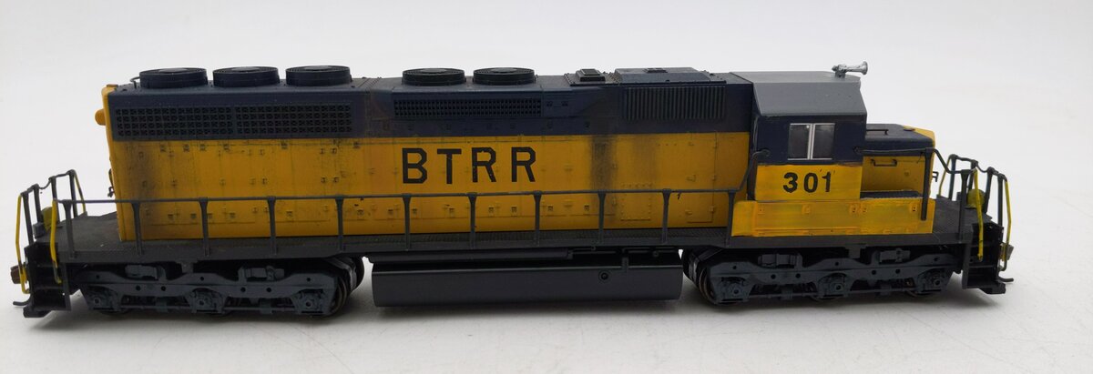 Kato  HO BTRR EMD SD40 Diesel Locomotive #301 -Weathered