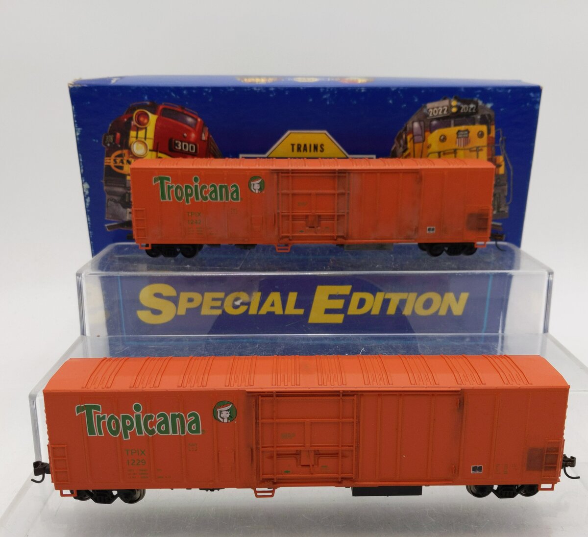 Athearn 2319 HO Tropicana Reefer Cars #1229 & 1242 -Assembled (Set of 2) EX/Box