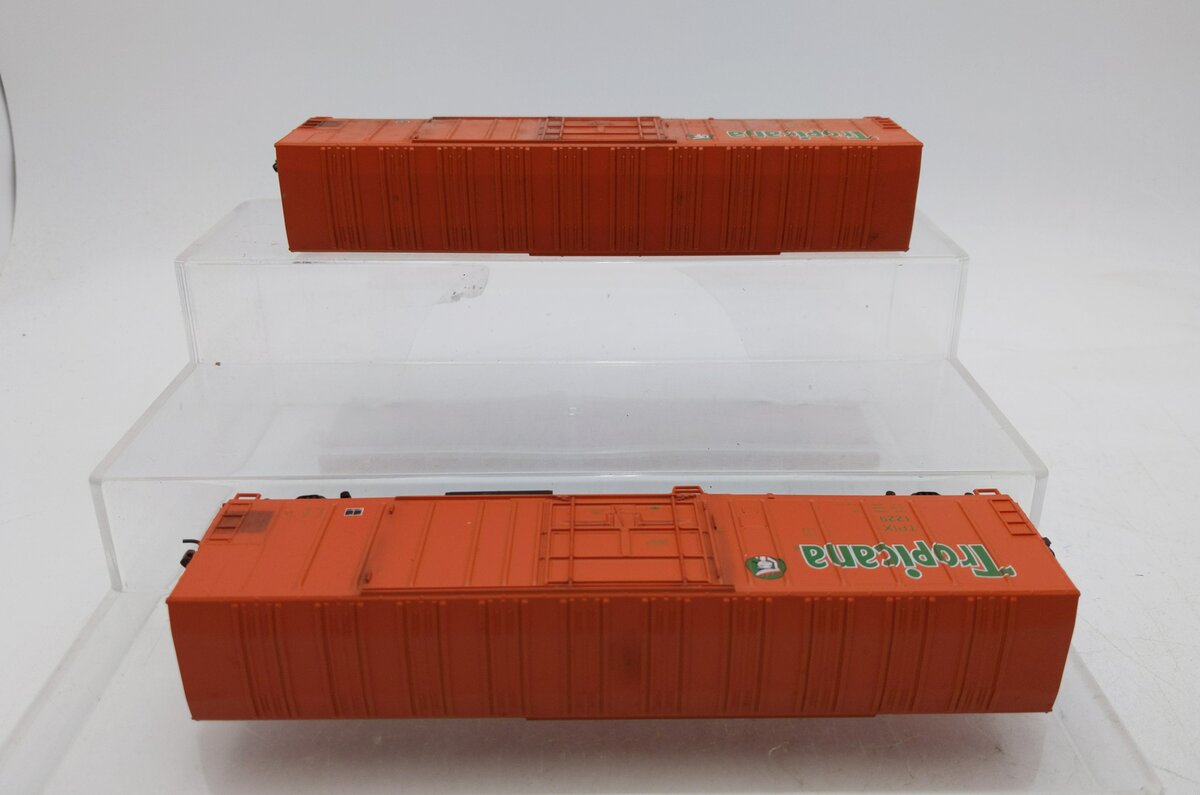 Athearn 2319 HO Tropicana Reefer Cars #1229 & 1242 -Assembled (Set of 2) EX/Box