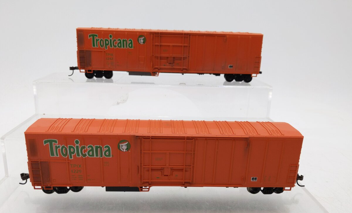 Athearn 2319 HO Tropicana Reefer Cars #1229 & 1242 -Assembled (Set of 2) EX/Box