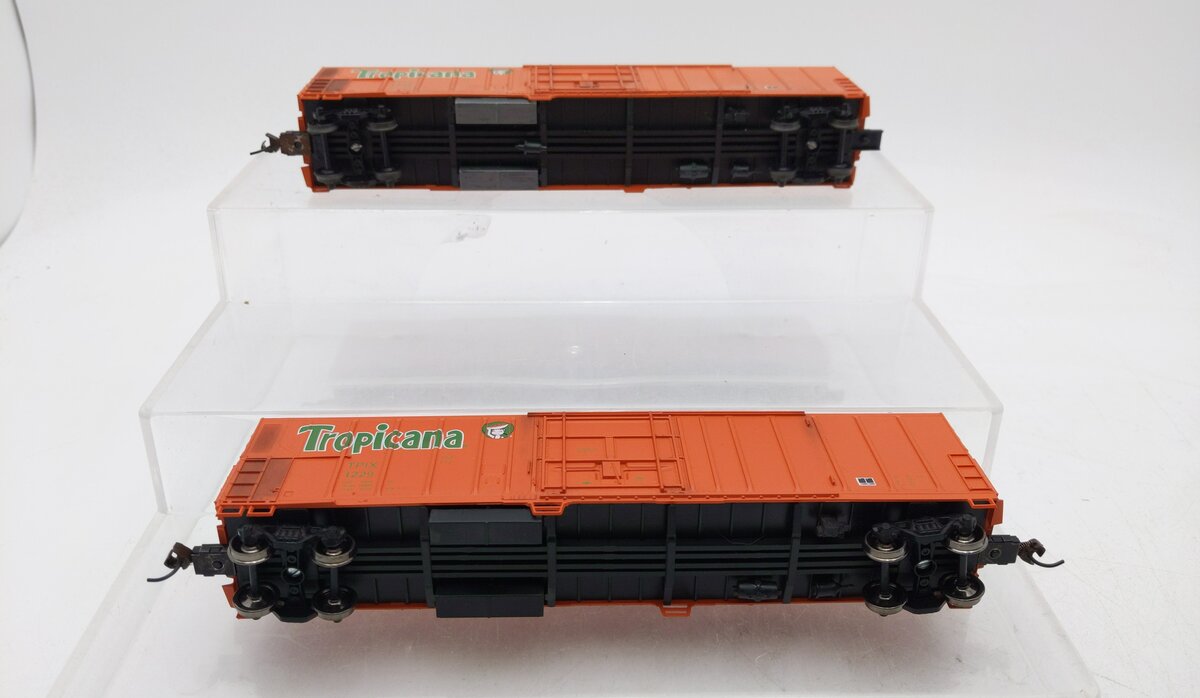 Athearn 2319 HO Tropicana Reefer Cars #1229 & 1242 -Assembled (Set of 2) EX/Box