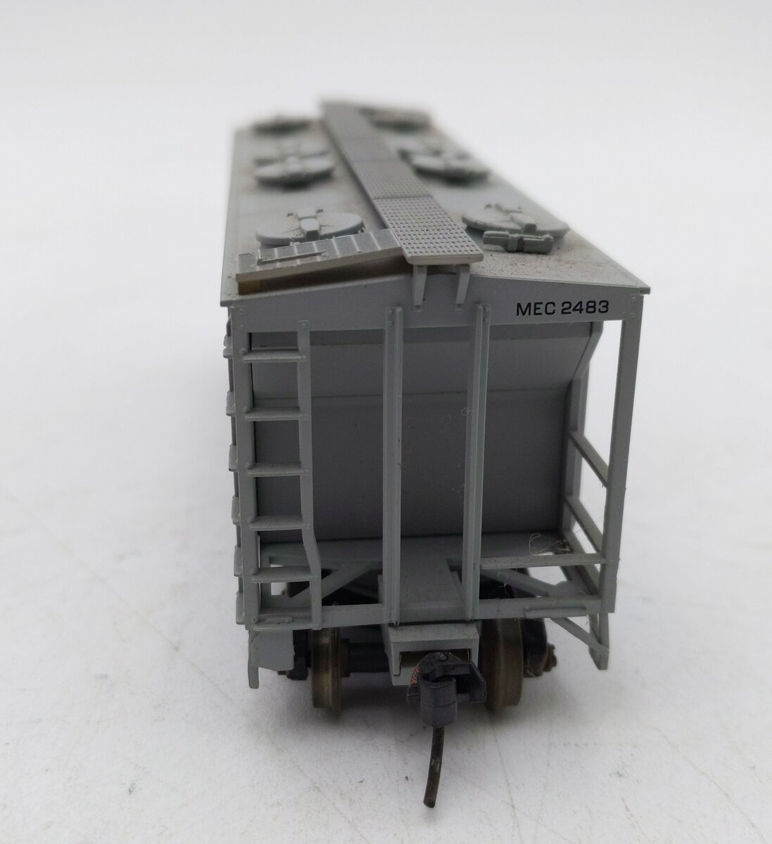 Atlas 1818 HO Scale Maine Central PS-2 2-Bay Covered Hopper #2483/Box