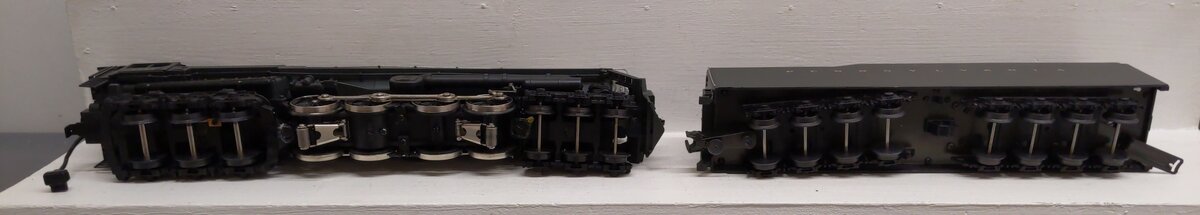Lionel 6-18010 O PRR 6-8-6 Turbine Steam Locomotive & Tender with RS #6200 EX/Box