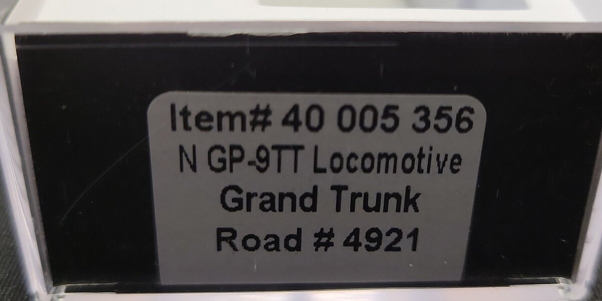 Atlas 40005356 N Grand Trunk Silver GP-9 Torpedo Tube Diesel Locomotive #4921
