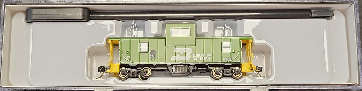 Rapido Trains 510025 N Burlington Northern Wide Vision Caboose #12058 LN/Box