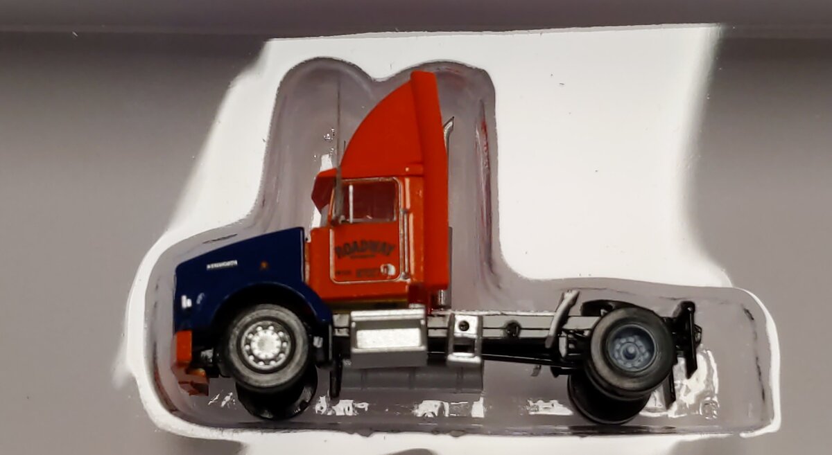 Trainworx Inc 48084-02 N LTL Trucks - Roadway Kenworth T800 Tractor #87027 LN/Box