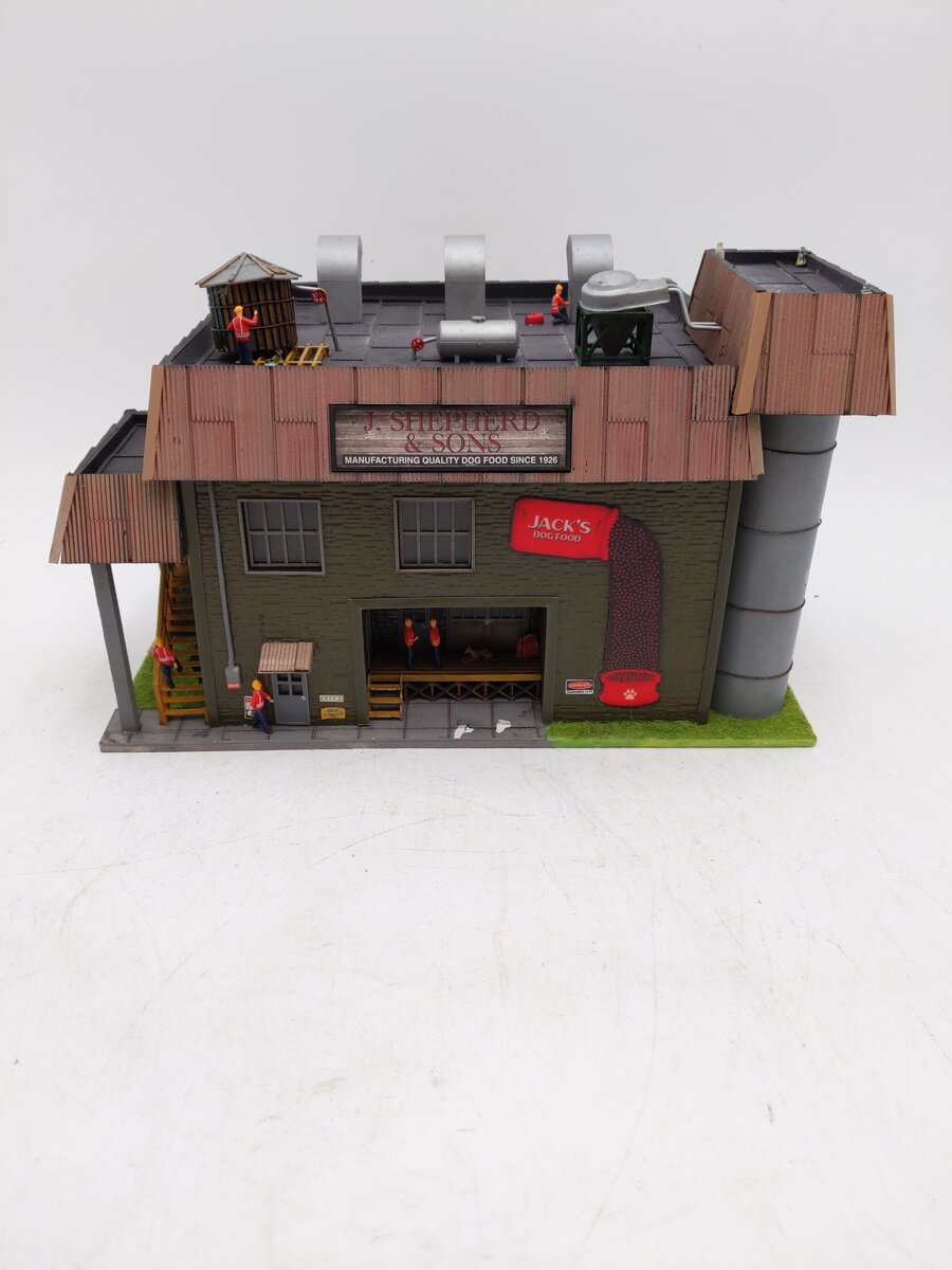 Menards 2795023 HO Scale J. Shepherd & Sons Dog Food Factory VG