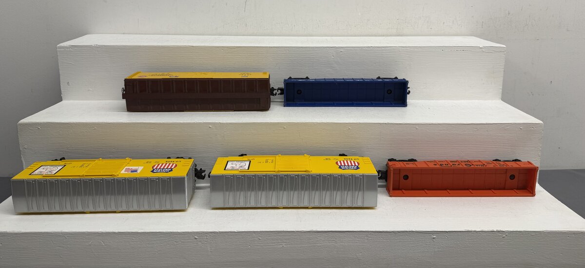 Lionel O Freight Cars: 6-9131, 6-9136, 6-9606, 6-17304 [5] EX