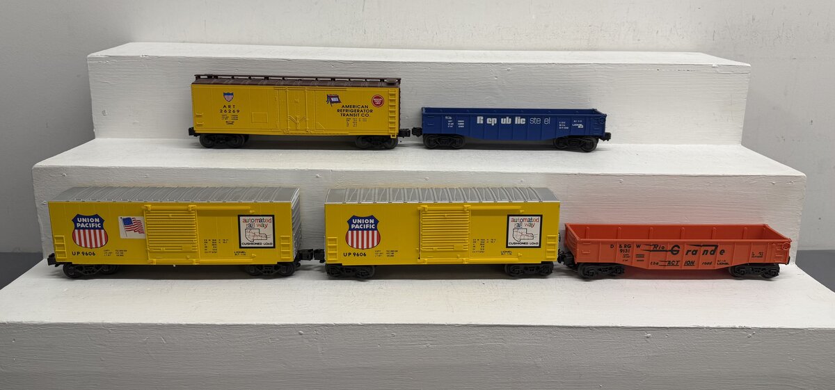 Lionel O Freight Cars: 6-9131, 6-9136, 6-9606, 6-17304 [5] EX