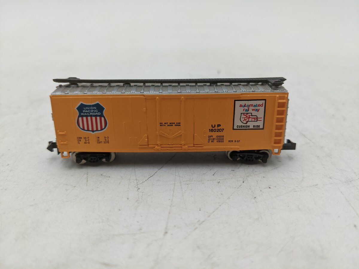 Bachmann 73661 N Scale Union Pacific 40' Plug Door Boxcar #160207 EX