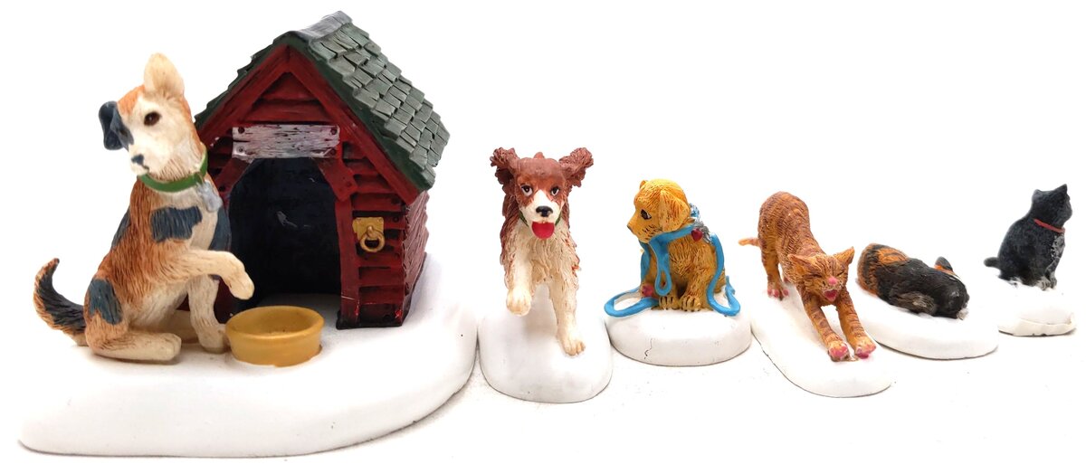 Dept 56 56.52828 Village Accessories Cats and Dogs LN/Box