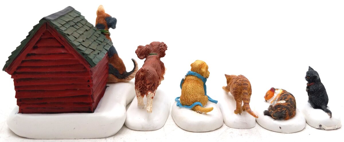 Dept 56 56.52828 Village Accessories Cats and Dogs LN/Box