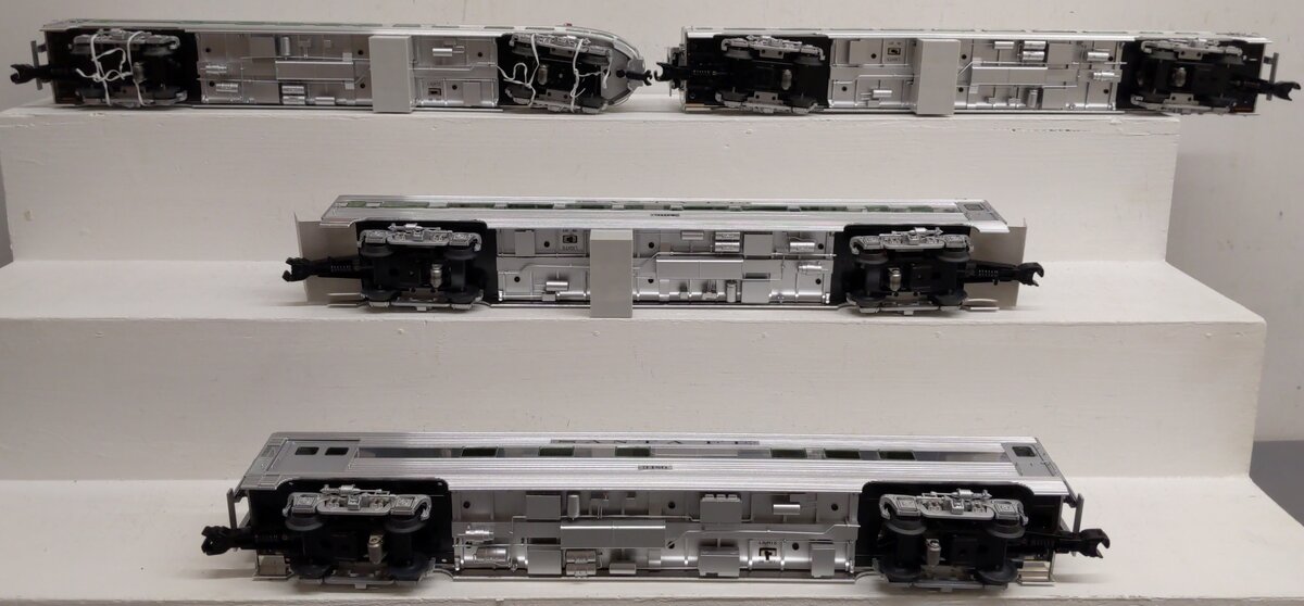 Lionel 6-29144 O Gauge Santa Fe 4-Car Aluminum Passenger Set LN/Box