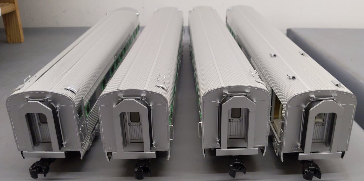 Lionel 6-29144 O Gauge Santa Fe 4-Car Aluminum Passenger Set LN/Box