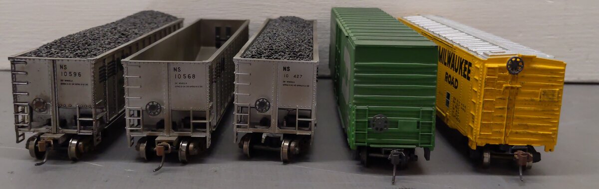 Walthers & Bachmann HO Assorted Freight- Hoppers & Box Cars #56500/748856(5) VG