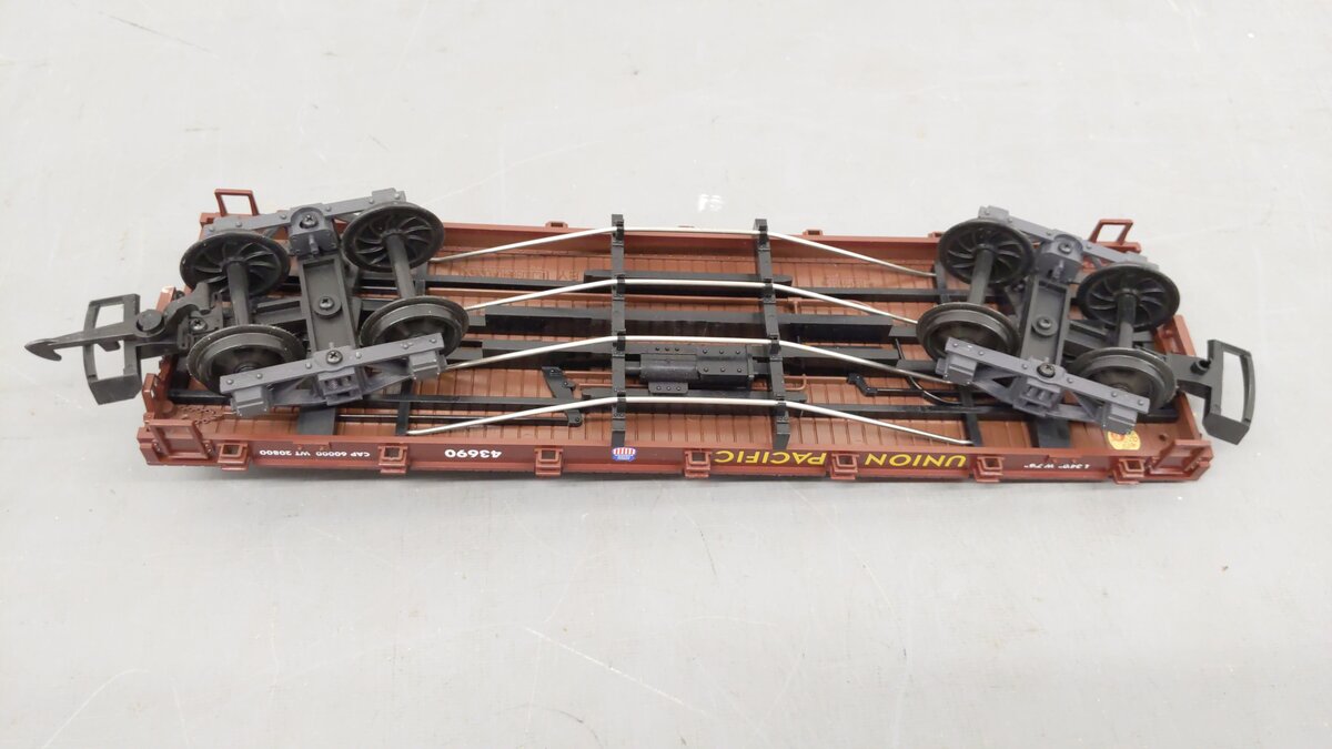 LGB 43690 Union Pacific Flatcar w/ MDC Switcher Locomotive/Box