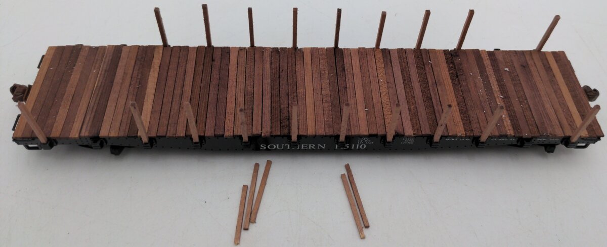 American models S Gauge Wooden Flatcar W/ Stakes #115110 EX/Box