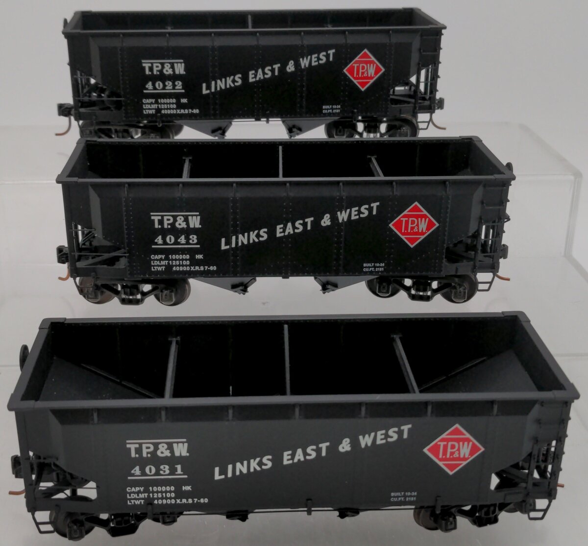 S-Helper Service 01124 S Gauge T.P.&W. Offset Hoppers 3-Pack EX/Box