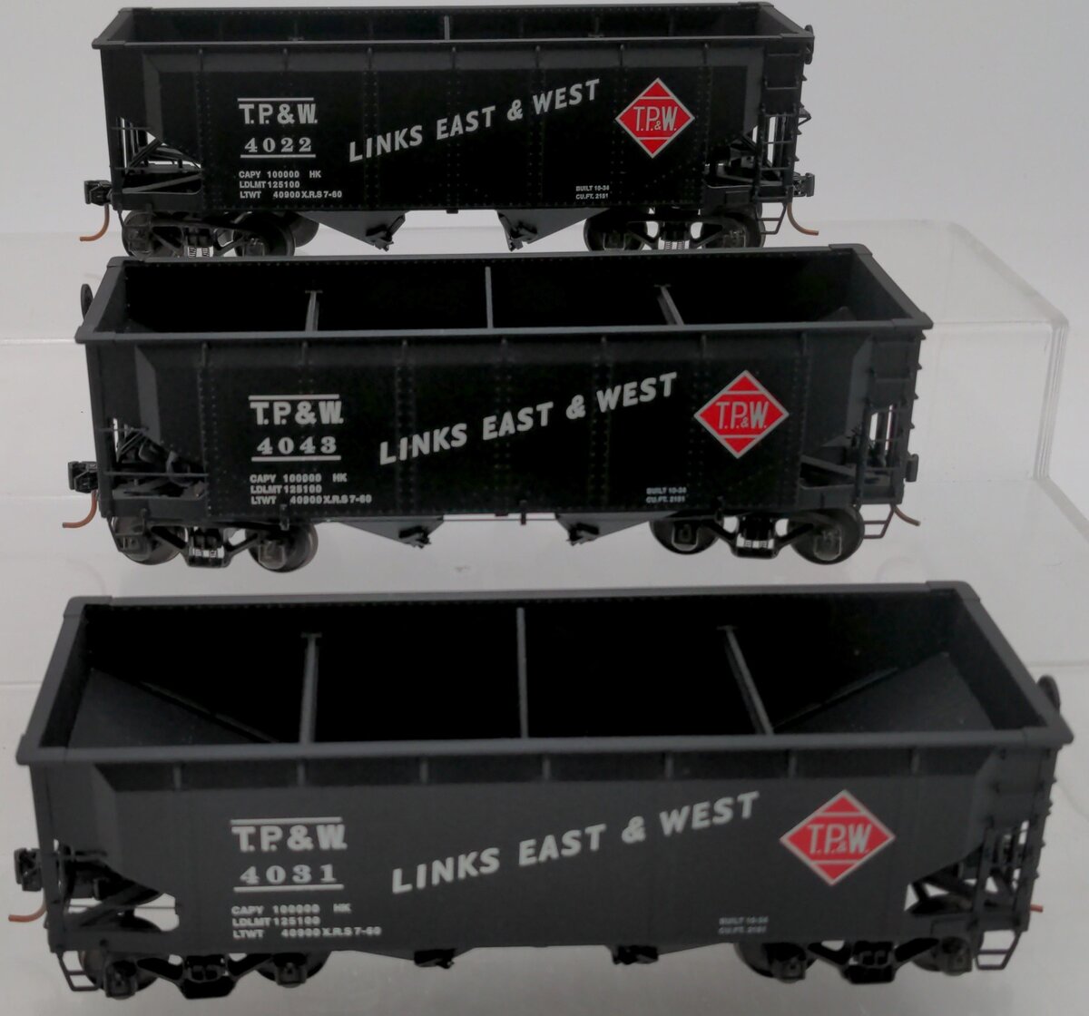 S-Helper Service 01124 S Gauge T.P.&W. Offset Hoppers 3-Pack EX/Box
