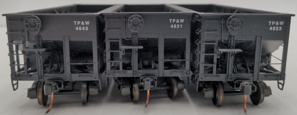 S-Helper Service 01124 S Gauge T.P.&W. Offset Hoppers 3-Pack EX/Box