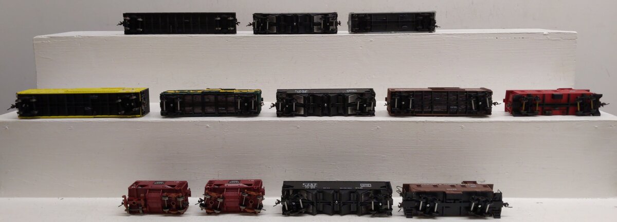 Atlas & Other HO Scale Assorted Freight Cars [12] VG