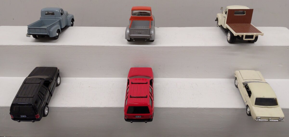 Assorted 1:24 Scale Diecast Cars [6] VG