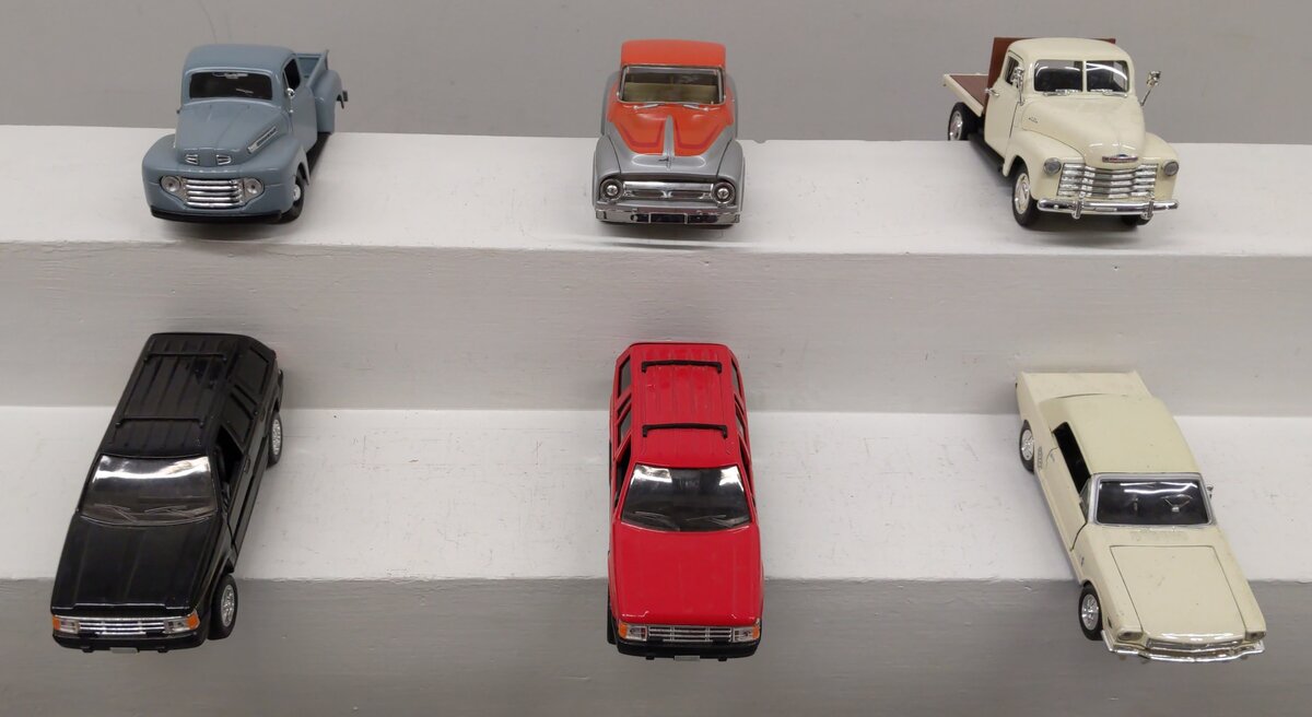 Assorted 1:24 Scale Diecast Cars [6] VG