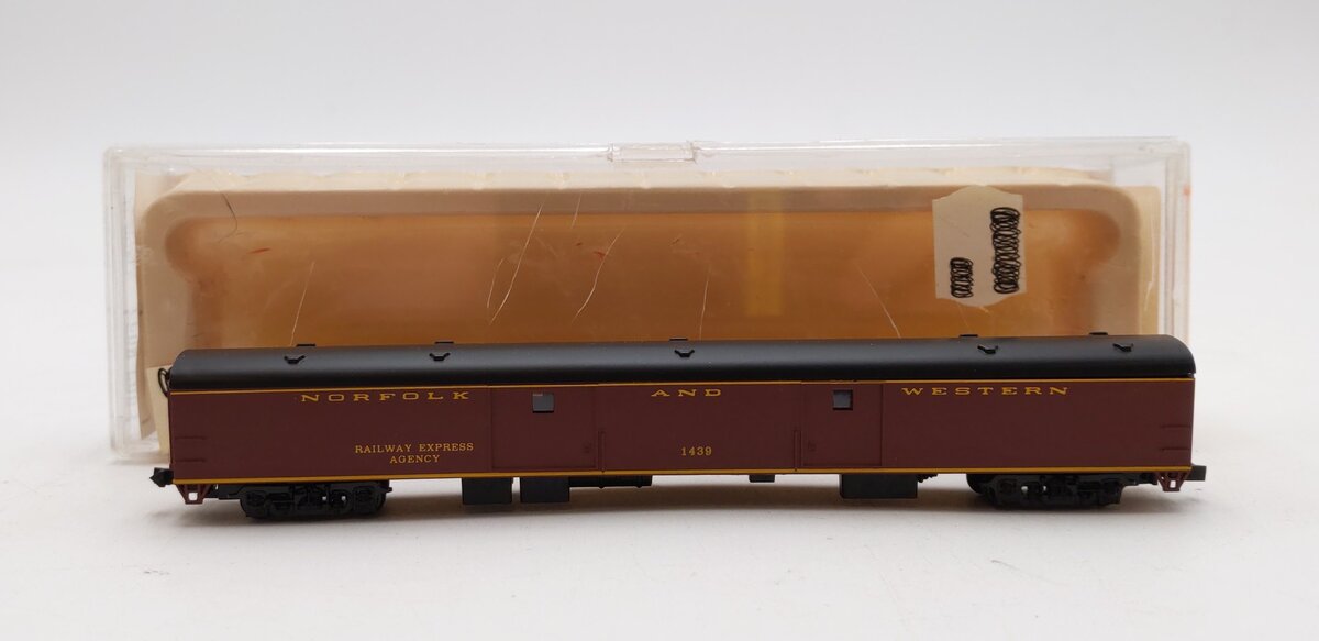 Con-Cor 0001-004681-6 N Scale MHC Boxcar Amtrak Phase 3 W./ PO. Logo #1478 NIB