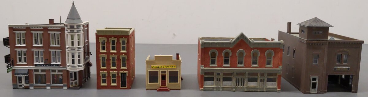 HO Scale Assorted Accessory Buildings [5] VG