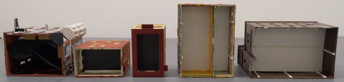 HO Scale Assorted Accessory Buildings [5] VG