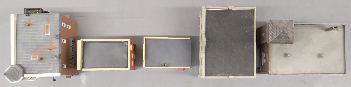 HO Scale Assorted Accessory Buildings [5] VG