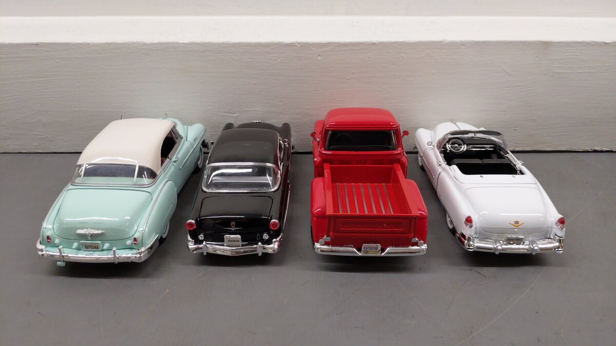 Welly & Other Diecast 1:24 Scale Assorted Diecast Vehicles [4] EX