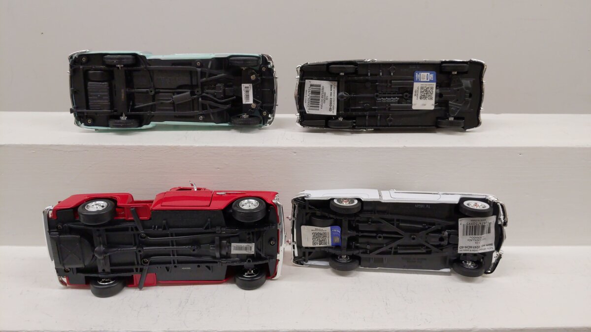Welly & Other Diecast 1:24 Scale Assorted Diecast Vehicles [4] EX